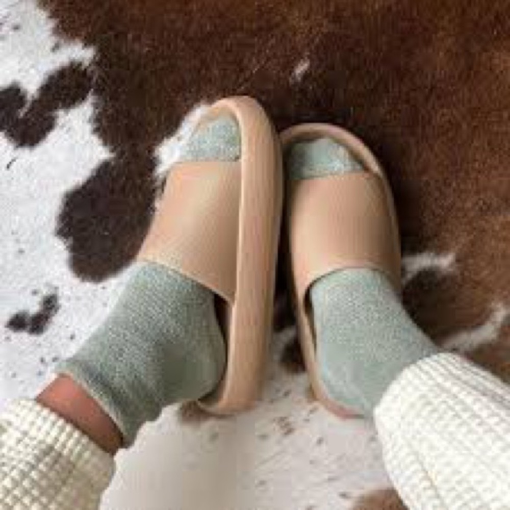 Sootheez Slippers 7.5-8